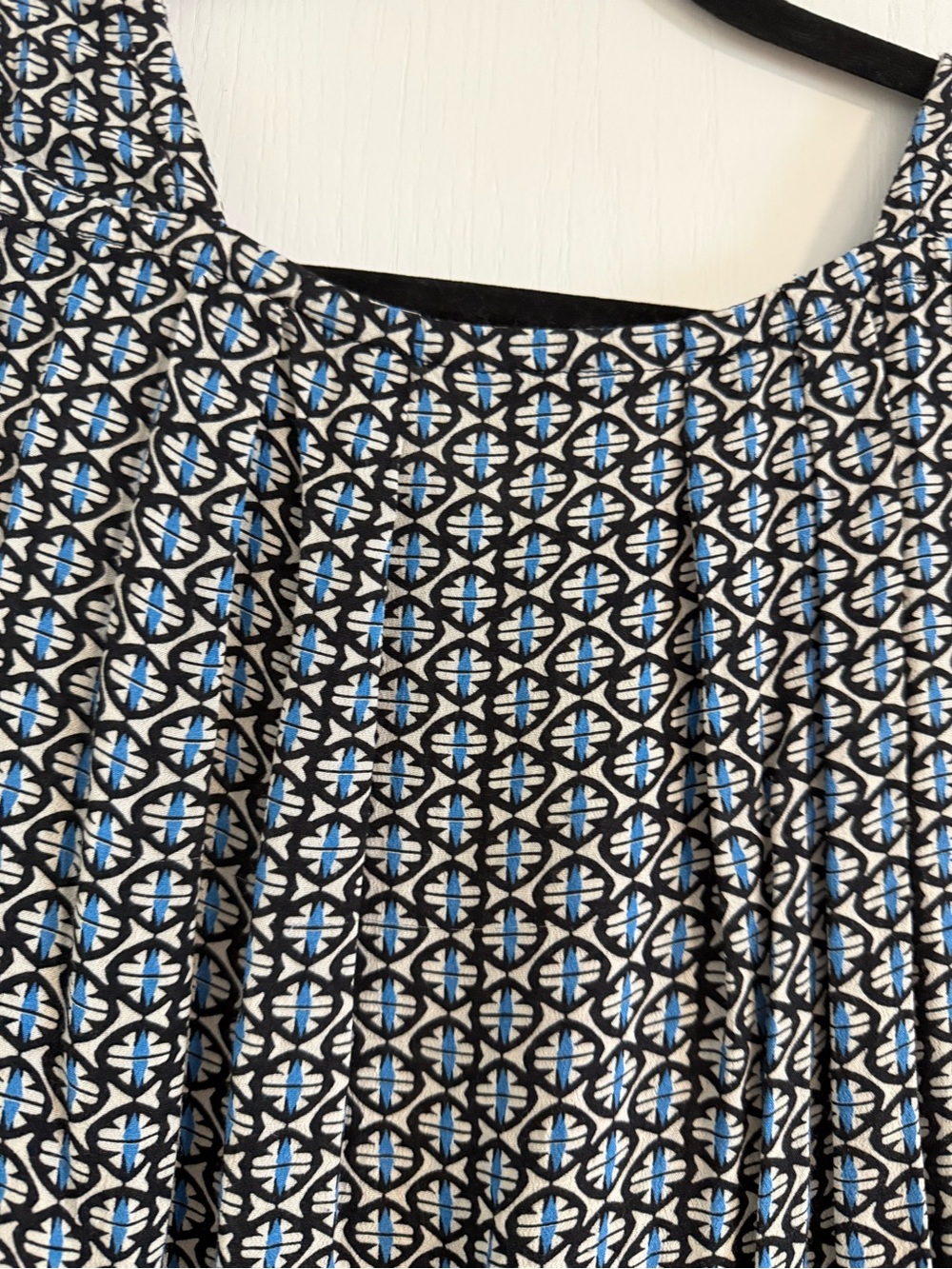Lucky Brand Black and Blue Geometric Scoop Tank size medium - Picture 5 of 5